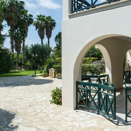 Among The Palm Trees, Next To The Beach Apartment Avía